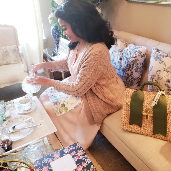 Meet Your Posher! - Picture 4 of 11